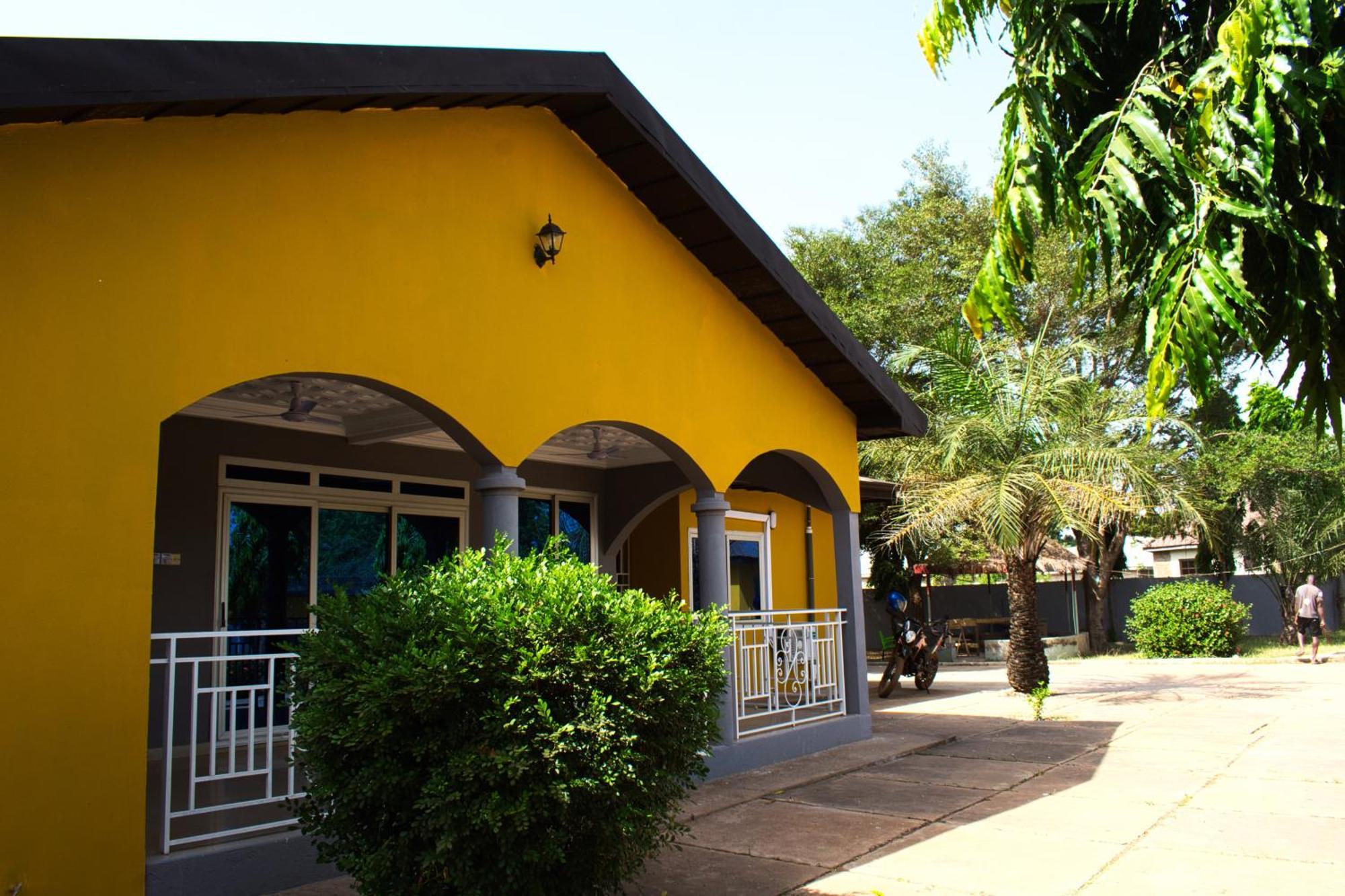 Tree House Hostel Tamale Exterior photo